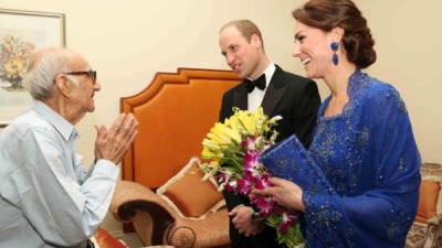 El duque y la duquesa de Cambridge iniciaron ayer su viaje de una semana a India y Bután, en su segunda gira en representación de la corona británica y su primer viaje de esta clase en casi dos años.
