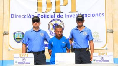 Edil Rolando Martínez fue capturado ayer por agentes de la DPI en el barrio El Chorizo de Tocoa, Colón.