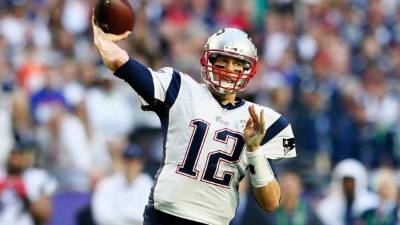Tom Brady comanda a los New England Patriots en el Super Bowl 49.