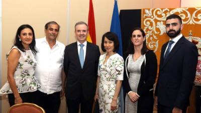 Elena y Karim Qubain, Guillermo Kirkpatrick, Naomi Ohki, María Isabel Rodríguez y Sebastián Solano