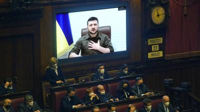Intervención por videoconferencia del presidente ucraniano, Volodimir Zelenski en una sesión extraordinaria del Parlamento italiano. EFE/EPA/ALESSANDRO DI MEO