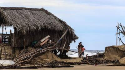 El huracán Bud ya causó severos daños en las costas del puerto de Acapulco, Guerrero./EFE.