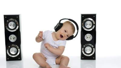 Los niños que son estimulados con música tienen mayor capacidad de memoria, de atención y de concentración. Foto: iStock.