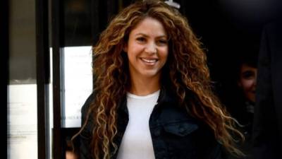 Shakira a su salida del tribunal en Madrid. Foto AFP.