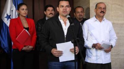 La comisión multipartidaria dio conferencia de prensa ayer por la tarde en los bajos del Legislativo.