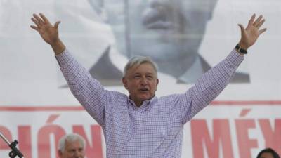 El presidente electo de México, Andrés Manuel López Obrador participa en un mitin como parte de su gira de agradecimiento en la ciudad de Morelia, en el estado de Michoacán (México). Imagen de archivo EFE