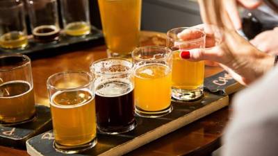 El trabajo incluye el documentar la historia de la cerveza en los Estados Unidos, una tradición que se remonta hasta anted de la independencia del país.