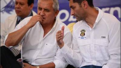 Otto Pérez Molina, junto a su hijo, en Guatemala. Fotografía: Soy502