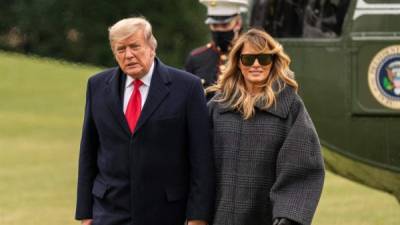 El presidente de los Estados Unidos Donald J. Trump y la primera dama Melania Trump en la Casa Blanca, Washington, DC, USA, 31 December 2020. (Estados Unidos) EFE/EPA/KEN CEDENO