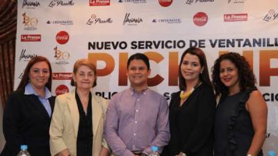 Helga Bahr, Jeanette Salomón, Orlando Pineda, Sarah Zepeda y Doris Peña