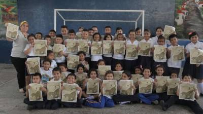 Alumnos de tercero y sexto grado del centro básico Luis Landa, de San Pedro Sula. Fotos: Melvin Cubas/Carlos Hernández