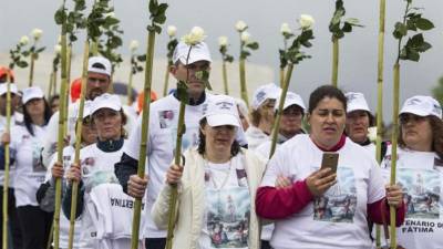 Peregrinos a su llegadfa al santuario de Fátima, Portugal, hoy, 10 de mayo de 2017. EFE.