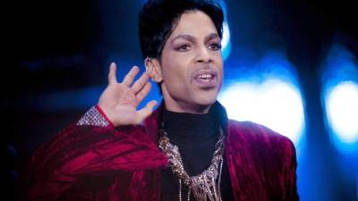 Fotografía tomada en agosto de 2011 en la que se registró al músico estadounidense Prince, quien falleció en 2016 a los 57 años. EFE/Archivo