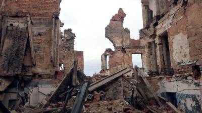 Edificio destruido en la localidad de Semiónovka, provincia de Donetsk, destruido por la guerra en el Donbás. EFE/Ignacio Ortega