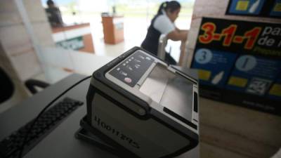 Ahora hay máquinas para detectar huellas dactilares en los principales aeropuertos de Honduras.