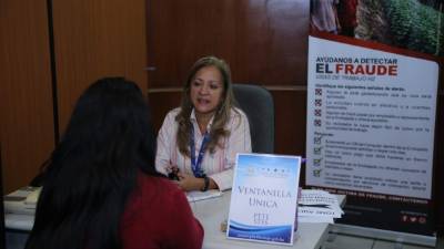 La atención es presencial, por teléfono y por correo.Foto: Andro Rodríguez.