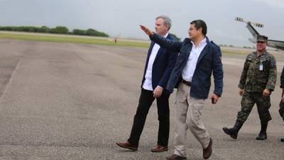 El presidente Hernández mostró al embajador Kirkpatrick los avances del megaproyecto en Comayagua.