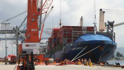 El estudio muestra que la caída de las proyecciones obedece a la dependencia de la región en la exportación de materias primas, cuyos precios se hallan a la baja.