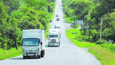 El bacheo en la carretera de occidente no es la solución, necesita una reconstrucción urgente.