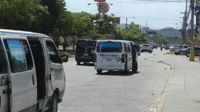 Los paraderos de la ciudad están en pésimas condiciones, denuncian los sampedranos.