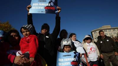 Los inmigrantes exigen que se ejecuten las medidas migratorias aprobadas por el presidente Obama.