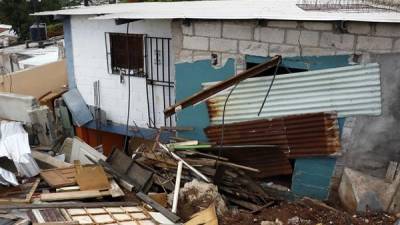 Decenas de casas han sido destruidas a causa de una falla geológica, que se activó por las lluvias.