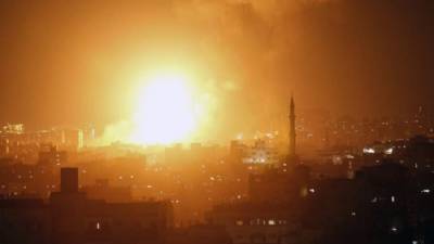Un cohete explota en una comunidad de la Franja de Gaza.