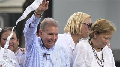 Edmundo González Urrutia en una concentración política.