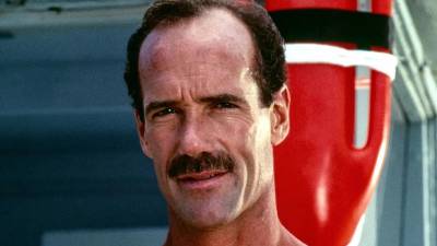 Mientras aparecía en el programa Baywatch, Michael Newman trabajaba como bombero a tiempo completo y continuó con su trabajo cuando terminó la serie. Se jubiló de la lucha contra incendios después de 25 años.