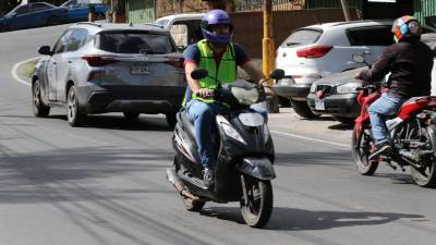 Ante el incremento de fallecidos por accidentes de tránsito registrados en 2025, la Dirección Nacional de Vialidad y Transporte (DNVT) puso en marcha en 2026 una nueva disposición que obliga a los motociclistas a utilizar chaleco reflectante, como parte de las acciones para reducir la siniestralidad vial en el país.