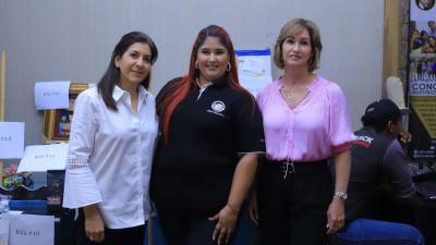 Gisselle de Canahuati, Johana Zaldivar e Irma de Molina, directivas de Fundación Osovi.
