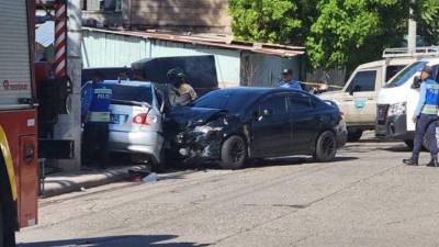 El choque fue tan violento que el vehículo en el que se trasladaban quedó parcialmente destrozado