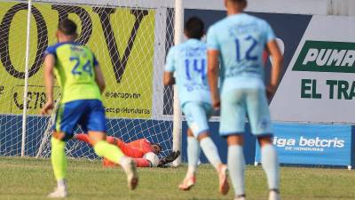 Rougier se viste de héroe: Así fue el penal que atajó en el Olancho-Motagua