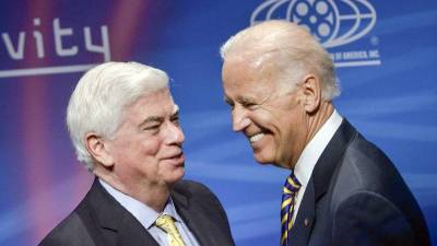 El senador y asesor Dodd y Joe Biden, presidente de Estados Unidos.