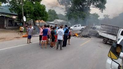 Los vecinos dicen que la Enee no les ha dado una respuesta.