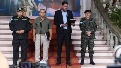 El ministro de Seguridad, Gustavo Sánchez, comenzó leyendo el comunicado del Consejo de Defensa y Seguridad.