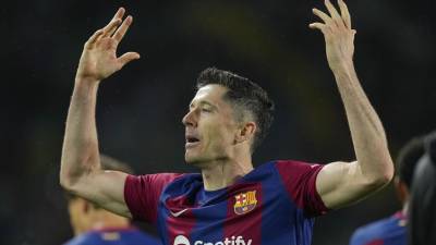 Lewandowski le dio el triunfo al Barcelona ante el Valencia.