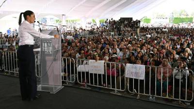 Fotografía cedida este sábado por la presidencia de México de la mandataria, Claudia Sheinbaum, durante un acto protocolario en Ciudad Nezahualcoyotl en el Estado de México (México).