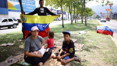 La familia Rodelo Amaya espera seguir el viaje rumbo a Estados Unidos la otra semana, cuando reúnan algo más de dinero, ya que los ahorros para continuar se les acabaron.