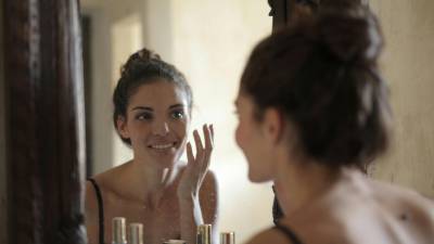 Cada tipo de piel requiere unos cuidados específicos, también en invierno. Foto cedida por CottonBro