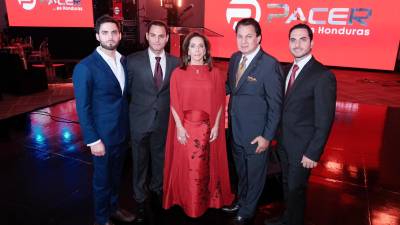 Alejandro, Juan Carlos, Sandra, Mario y Mario Alberto Canahuati, directivos de Industrias Pacer.