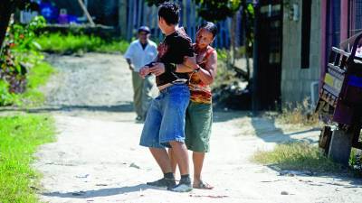 <b>Ana Lía tiene que lidiar con su hijo cuando se sale.</b>