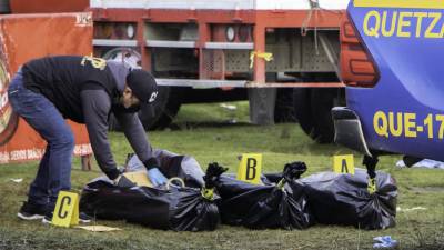 Las víctimas fueron aplastados al intentar salir del concierto luego de quedar atrapados entre los portones cerrados y las personas que venían detrás.