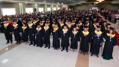 Los graduados han adquirido conocimientos especializados, habilidades técnicas y competencias profesionales que los preparan para enfrentar los desafíos del mundo laboral con confianza y excelencia.