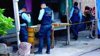 <b>Uno de los femicidios ocurrió ayer en horas de la tarde en el barrio Sunseri donde le quitaron la vida a Greyci Hernández.</b>