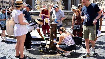 Italia hace frente a una ola de calor que deja temperaturas extremas en Roma.
