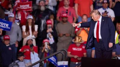 Los votantes latinos en los estados decisivos impulsaron la victoria de Trump, según sondeos.