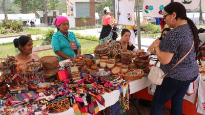 Inauguración. Protocolos de inicio se llevaron a cabo en la Plaza Artesanal, donde hay una feria con 150 artesanos.