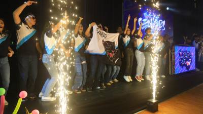 ENTUSIASMO. Los Seniors compartieron un momento inolvidable para iniciar su último año.