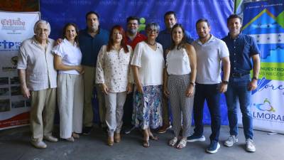 Doña Linda Coello recibió con mucho cariño y orgullo el título de “Personaje Valmoral 2024”.